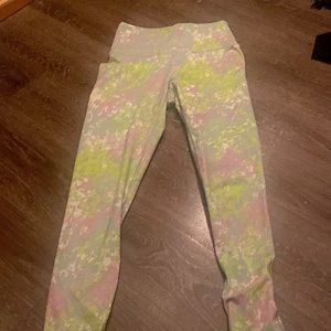 I am selling a rarely used pair of fabletics leggings.
